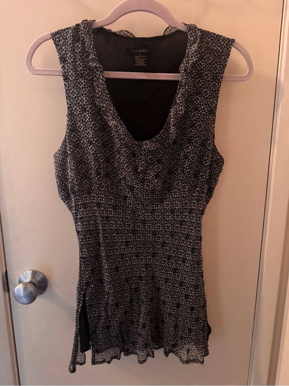 Anne Carson Black & White Textured Sleeveless Tank